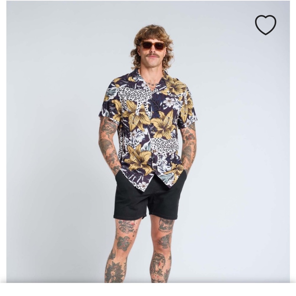 NWT w/flaw Vacancy co. australia men's Hawaiian floral button down large